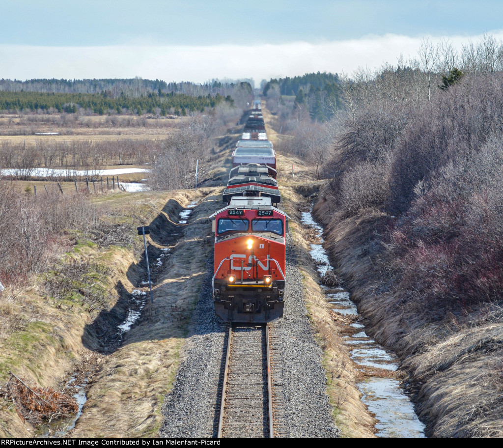 2547 leads CN 403 under the Bic overpass